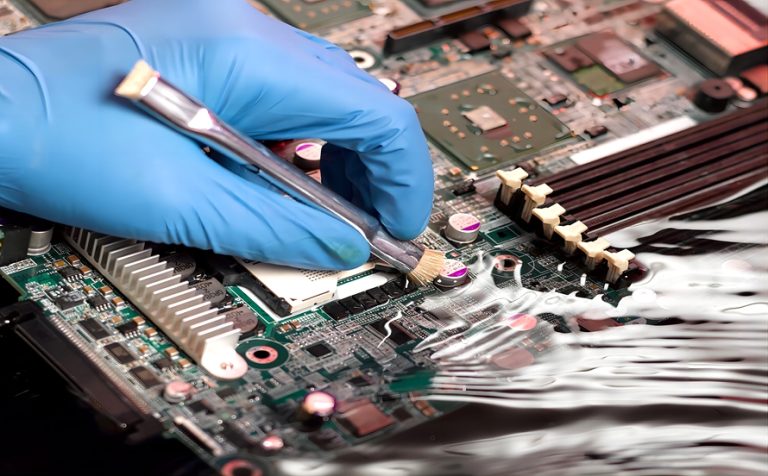 PCB 上保形涂层的应用方法